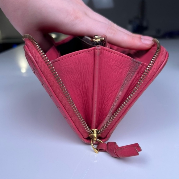 Bottega Veneta Intrecciato Pink Zip Around Wallet EUC. - Picture 9 of 9